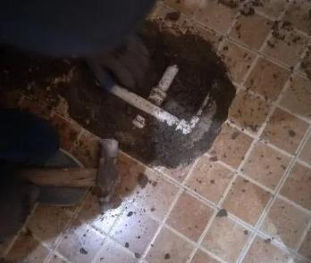 双鸭山市卫生间漏水维修公司为您分享下卫生间渗水如何处理及注意事项